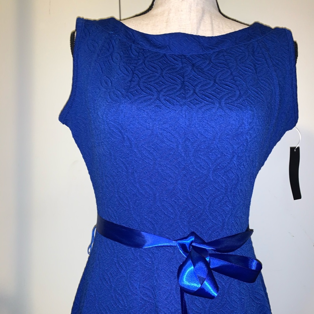 Midi royal blue dress with belt